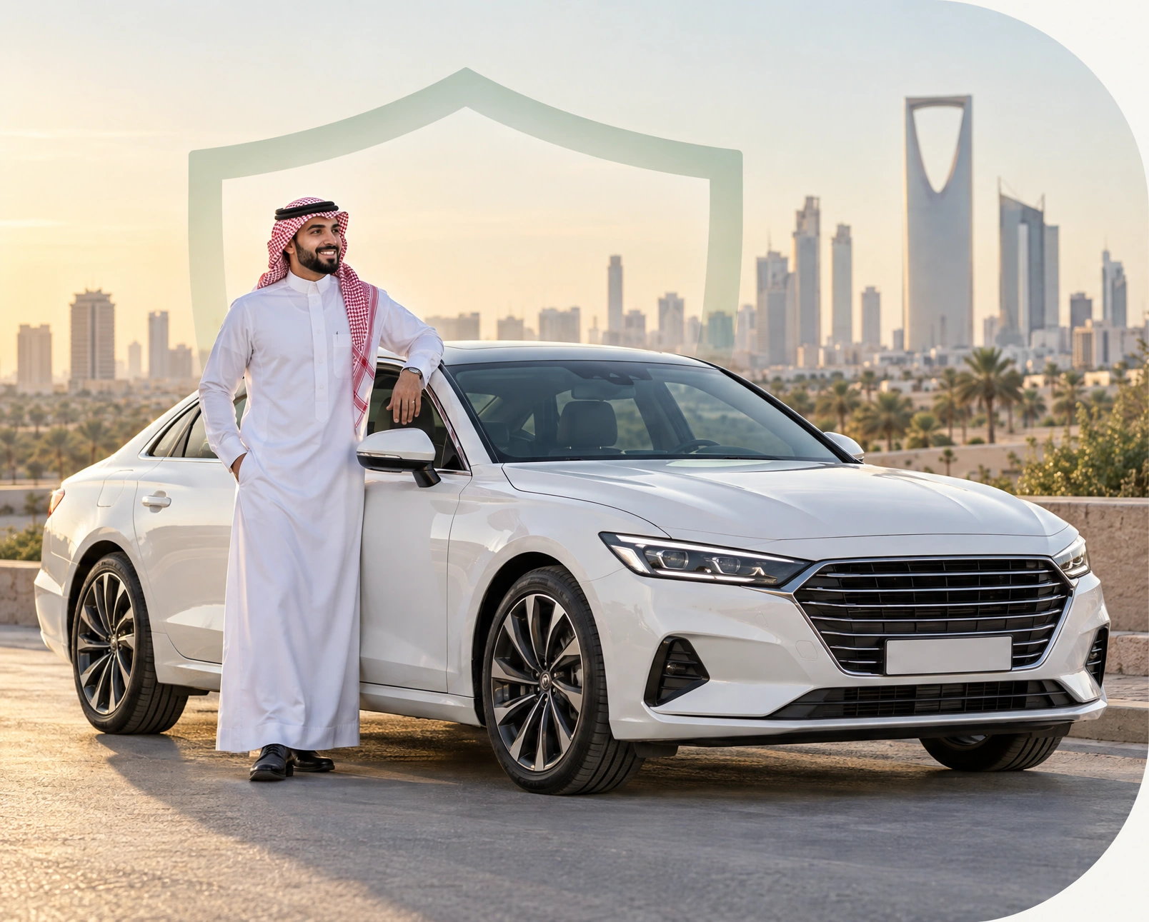 شخص سعودي بالثوب والشماغ بجانب سيارة بيضاء مع أفق مدينة الرياض